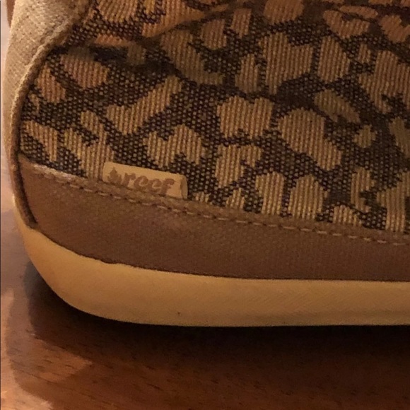 Adorable Reef Sneakers Sz8 - Picture 2 of 4